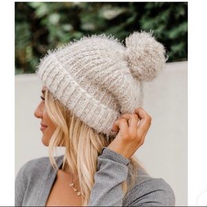 Pink Lily Forever Mine beanie beige